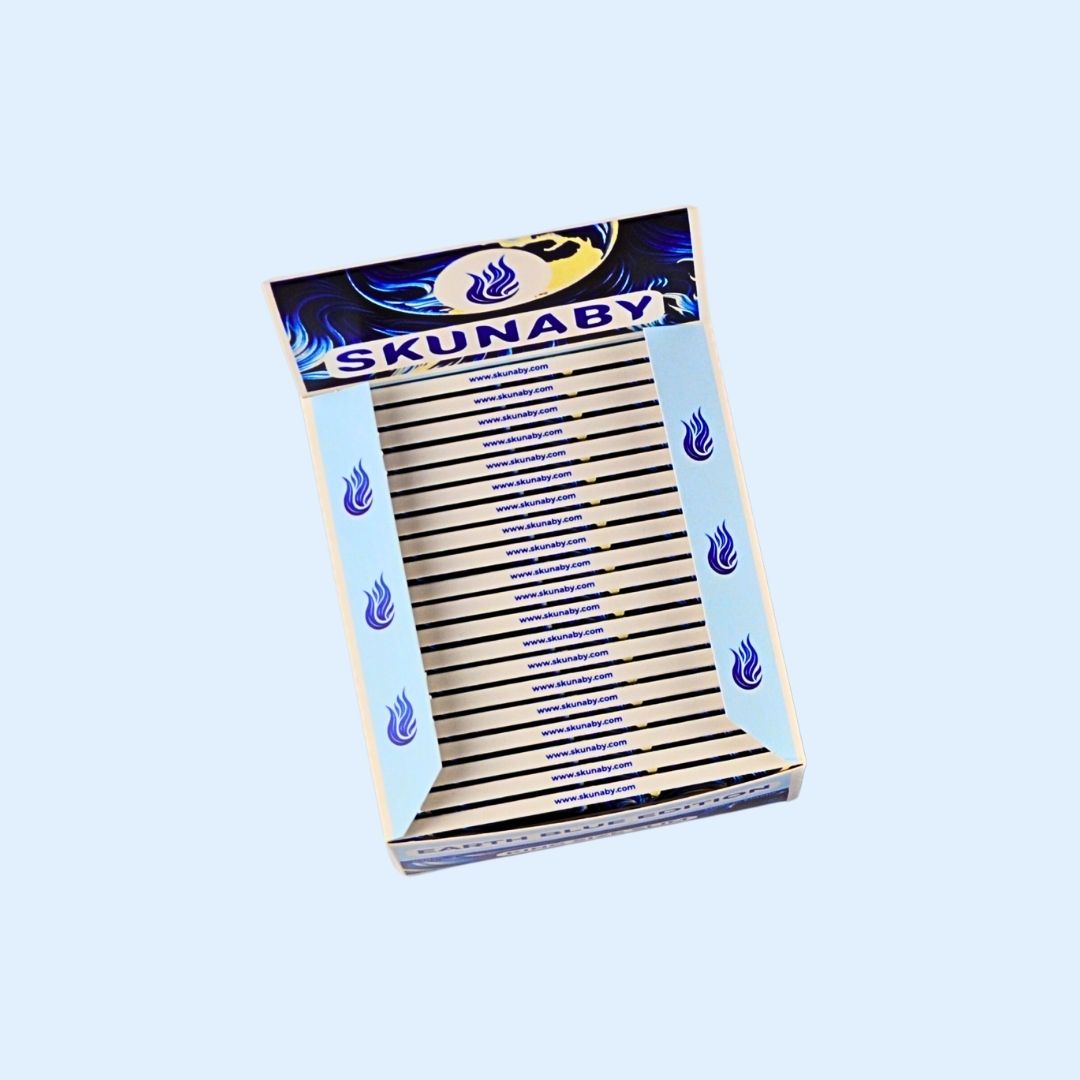 „Skunaby EarthBlueEdition Longpapers in der Anwendung – King Size Slim in Action“